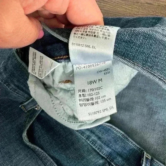 Levi’s Jeans.  Women’s size 18W.  Classic Straight style. - Picture 4 of 6